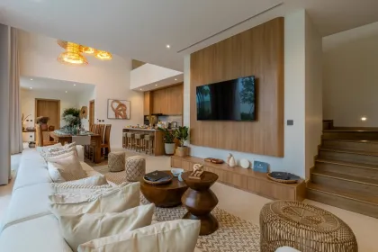 Роскошная вилла с 5 спальнями в Mouana Residences, залив Чалонг
