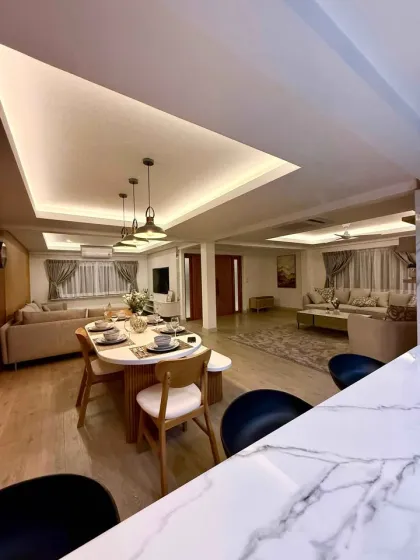 Schöne moderne 4-Zimmer-Poolvilla in Rawai