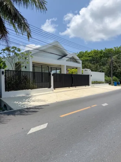 Villa 3 Chambres avec Piscine près de British International School Phuket