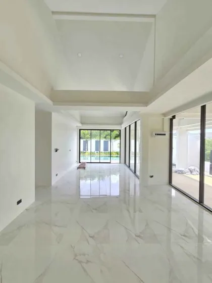 Роскошная вилла с 3 спальнями и бассейном рядом с BIS Phuket