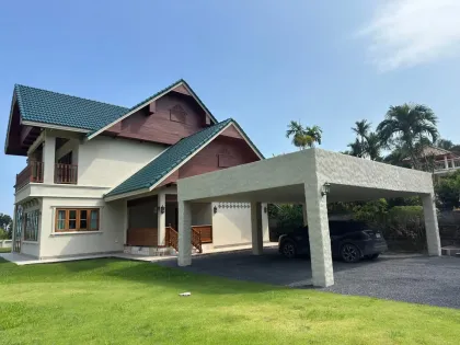 Villa Privée Style Resort avec 5 Chambres & 6 Salles de Bain à Chalong