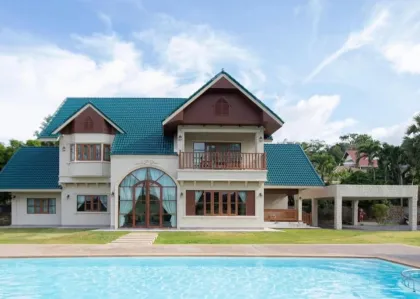 Villa Privée Style Resort avec 5 Chambres & 6 Salles de Bain à Chalong