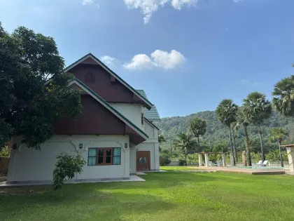 Villa Privée Style Resort avec 5 Chambres & 6 Salles de Bain à Chalong