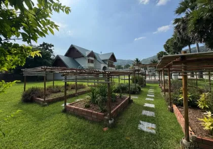 Villa Privée Style Resort avec 5 Chambres & 6 Salles de Bain à Chalong