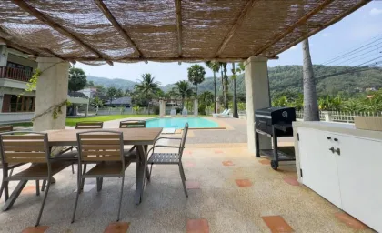 Villa Privée Style Resort avec 5 Chambres & 6 Salles de Bain à Chalong