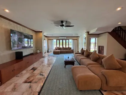 Villa Privée Style Resort avec 5 Chambres & 6 Salles de Bain à Chalong