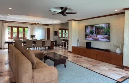 Villa Privée Style Resort avec 5 Chambres & 6 Salles de Bain à Chalong
