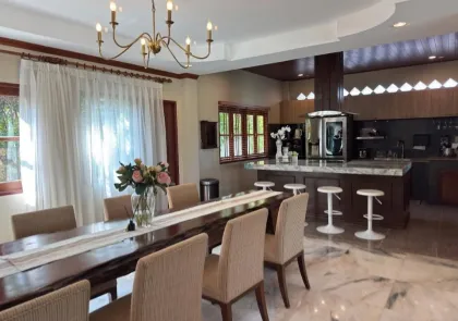 Villa Privée Style Resort avec 5 Chambres & 6 Salles de Bain à Chalong
