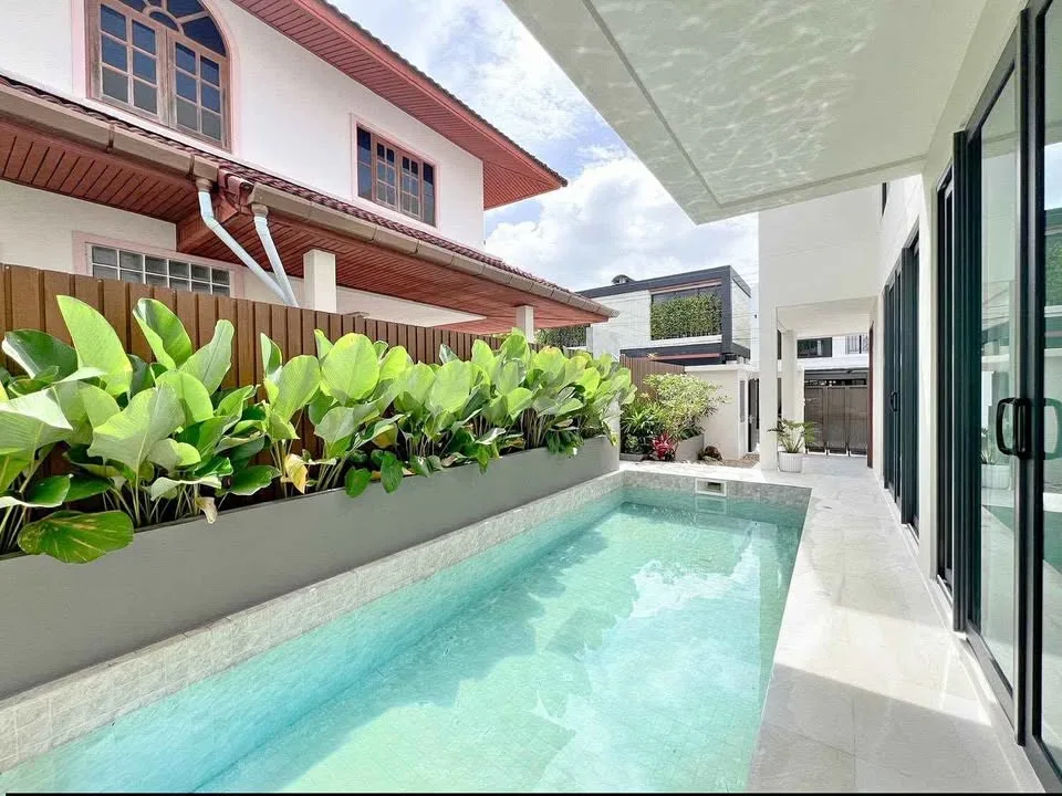 Moderne 3-Zimmer-Villa mit Pool und Bergblick