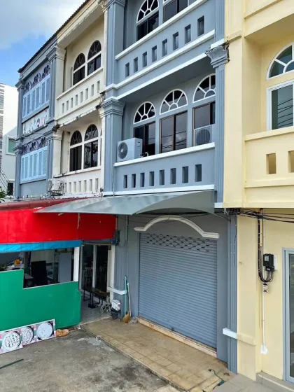 3-Storey Commercial Building with 2 Beds, 3 Baths in Kathu, Phuket