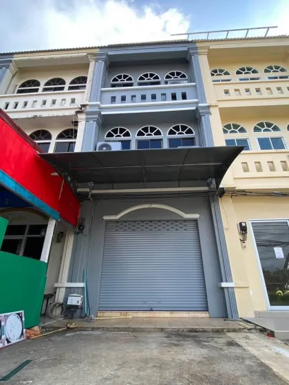 3-Storey Commercial Building with 2 Beds, 3 Baths in Kathu, Phuket