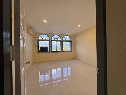 3-Storey Commercial Building with 2 Beds, 3 Baths in Kathu, Phuket