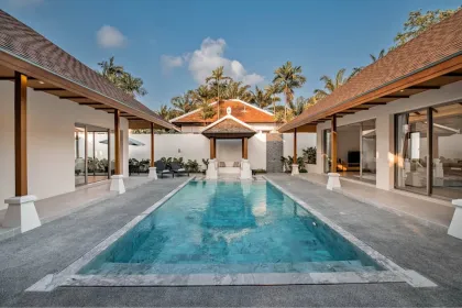 Luxusvilla mit 3 Schlafzimmern und 5 Bädern in Pasak, Phuket