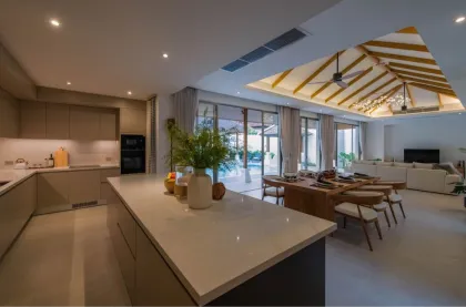 Luxusvilla mit 3 Schlafzimmern und 5 Bädern in Pasak, Phuket
