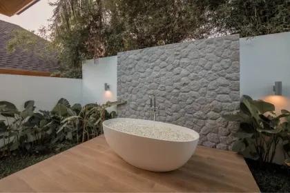 Luxusvilla mit 3 Schlafzimmern und 5 Bädern in Pasak, Phuket
