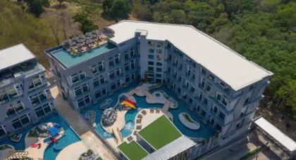 Utopia Naiharn现代1卧室复式阁楼公寓