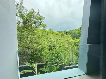 Utopia Naiharn现代1卧室复式阁楼公寓