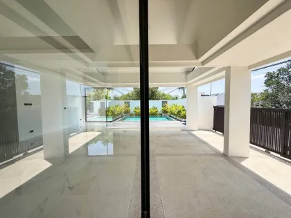 3 Schlafzimmer 3 Badezimmer Poolvilla mit großem Pool