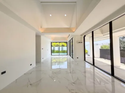 3 Schlafzimmer 3 Badezimmer Poolvilla mit großem Pool