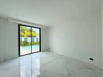 3 Schlafzimmer 3 Badezimmer Poolvilla mit großem Pool