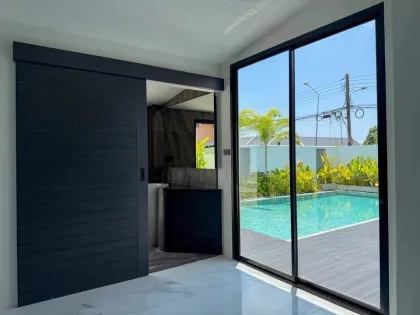 3 Schlafzimmer 3 Badezimmer Poolvilla mit großem Pool