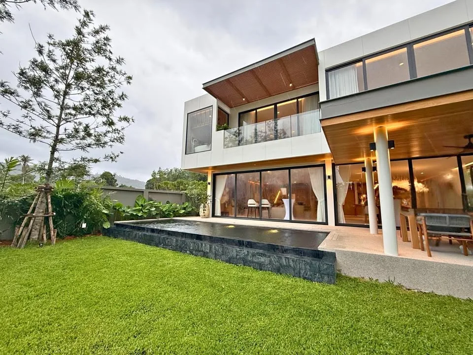 Luxusvilla mit 3 Schlafzimmern, 4 Bädern und Privatpool in Nai Yang