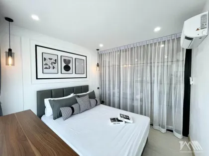 Appartement 2 Chambres à Vendre au The Royal Place Condominium, Kamala