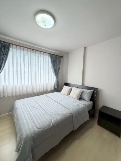 อพาร์ทเมนท์ 1 ห้องนอน ที่ ดี คอนโด กะทู้ พร้อมวิวสระว่ายน้ำ