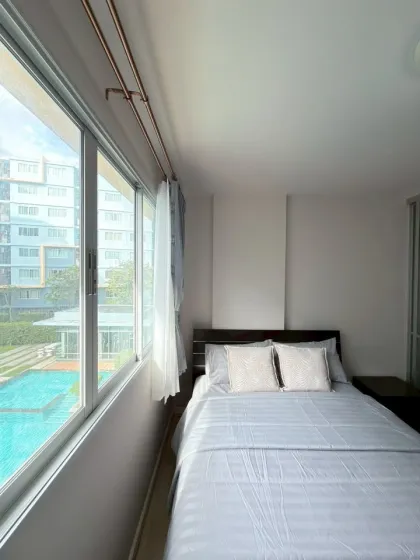 อพาร์ทเมนท์ 1 ห้องนอน ที่ ดี คอนโด กะทู้ พร้อมวิวสระว่ายน้ำ