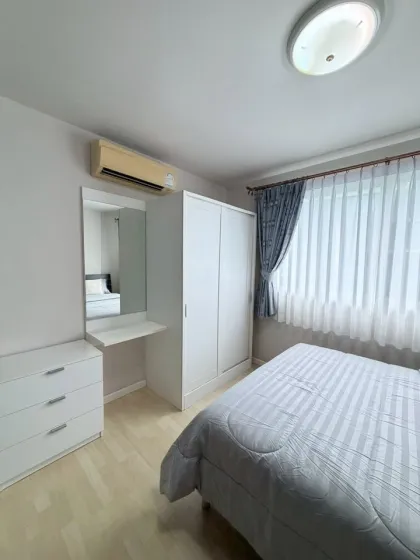อพาร์ทเมนท์ 1 ห้องนอน ที่ ดี คอนโด กะทู้ พร้อมวิวสระว่ายน้ำ