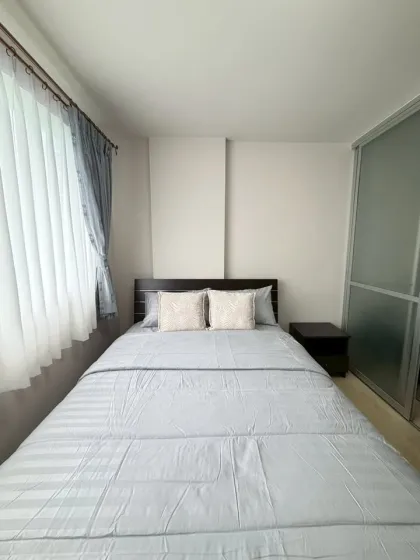 อพาร์ทเมนท์ 1 ห้องนอน ที่ ดี คอนโด กะทู้ พร้อมวิวสระว่ายน้ำ