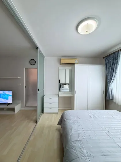 อพาร์ทเมนท์ 1 ห้องนอน ที่ ดี คอนโด กะทู้ พร้อมวิวสระว่ายน้ำ