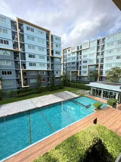 อพาร์ทเมนท์ 1 ห้องนอน ที่ ดี คอนโด กะทู้ พร้อมวิวสระว่ายน้ำ