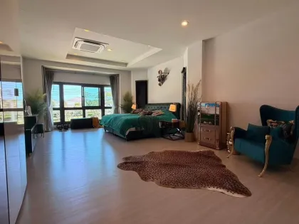 Luxuriöse 6-Schlafzimmer-Villa am See in Supalai Lake Ville, Ko Kaeo