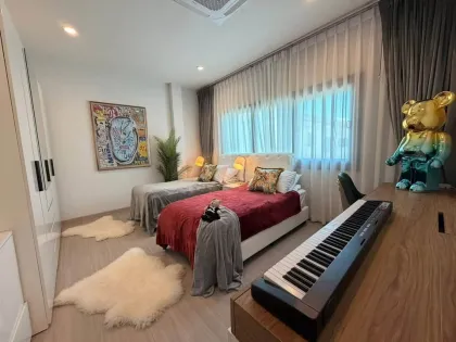 Luxuriöse 6-Schlafzimmer-Villa am See in Supalai Lake Ville, Ko Kaeo