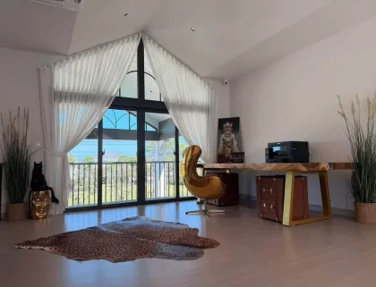 Luxuriöse 6-Schlafzimmer-Villa am See in Supalai Lake Ville, Ko Kaeo