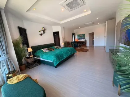 Luxuriöse 6-Schlafzimmer-Villa am See in Supalai Lake Ville, Ko Kaeo