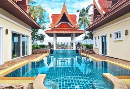 Villa en bord de mer avec piscine, 3 chambres et 4 salles de bain