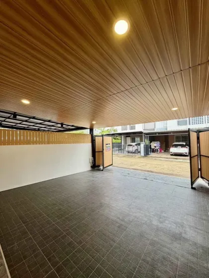 Maison de ville rénovée 3 chambres à The First Village, Sam Kong