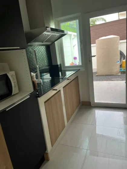 Красивый отдельно стоящий дом с 4 спальнями в Supalai Lagoon Phuket