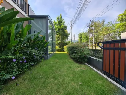 Casa Esquinera Renovada de 4 Habitaciones en Saransiri Kohkaew