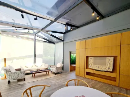 Casa Esquinera Renovada de 4 Habitaciones en Saransiri Kohkaew