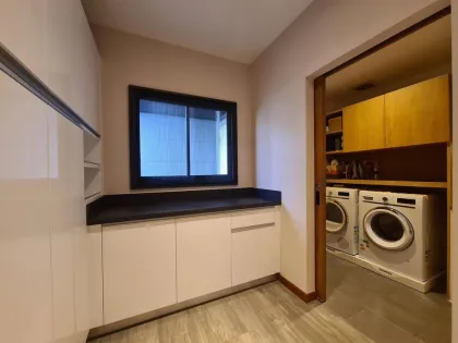 Casa Esquinera Renovada de 4 Habitaciones en Saransiri Kohkaew