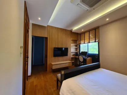 Casa Esquinera Renovada de 4 Habitaciones en Saransiri Kohkaew