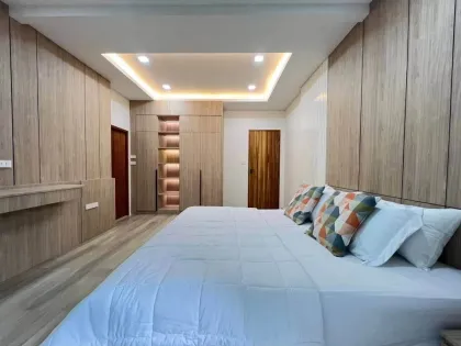 Вилла с 3 спальнями и 4 ванными, частный бассейн в Maneekram Village, Чалонг