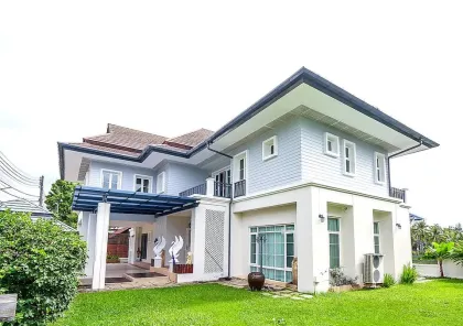 Villa Premium de 4 Dormitorios Frente al Lago en Land & Houses Park Phuket
