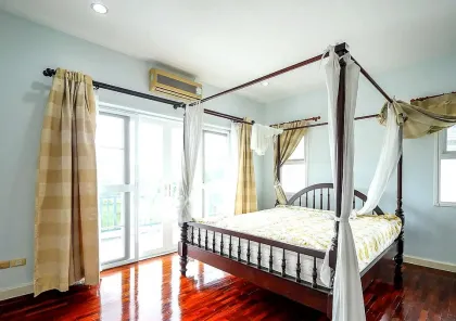 Villa Premium de 4 Dormitorios Frente al Lago en Land & Houses Park Phuket