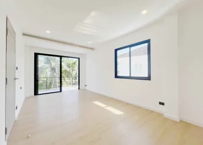 Вилла с 4 спальнями и 3 ванными в L&H Village, Чалонг