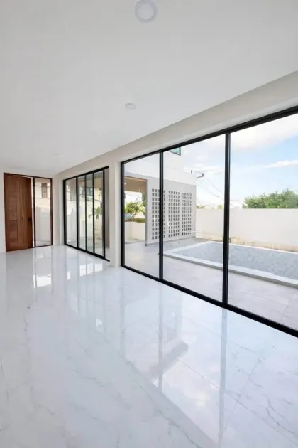 Villa nueva con piscina de 3 habitaciones en Chalong, Phuket