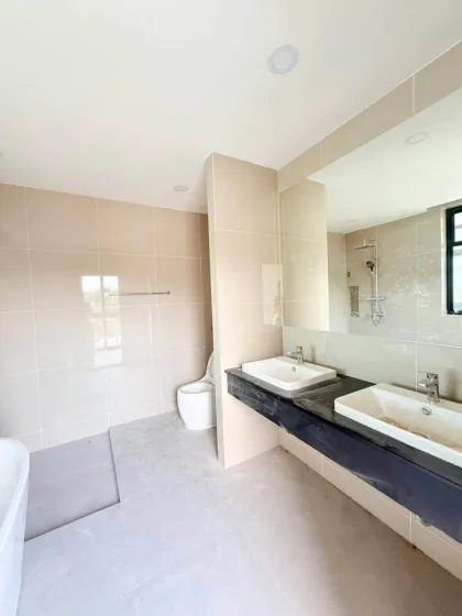 Villa nueva con piscina de 3 habitaciones en Chalong, Phuket